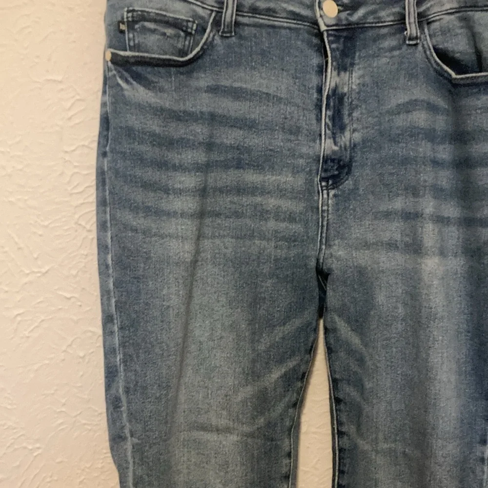 Judy Blue Relaxed Fit Jeans - Picture 2 of 11